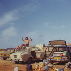 Patrick au Maroc en 1974 - à droite, sa Simca 1100