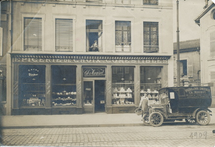 Épicerie Mourot 1909 et son camion de livraison