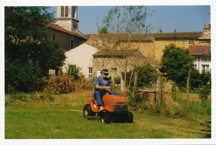 François sur son tracteur en 1998 à Coulombiers