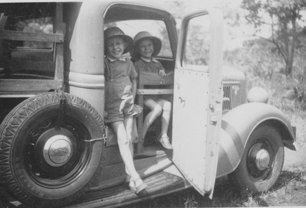 Claude et Daniel à Bimbo Centre-Afrique en 1936