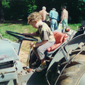 Alexis_sur_le_tracteur_de_Jean-Louis_au_cabanon_des_Selves_en_1993.png