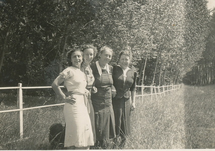 1938 coulombiers jeannette madeleine jeanne Bourlaud germaine chauvigneb