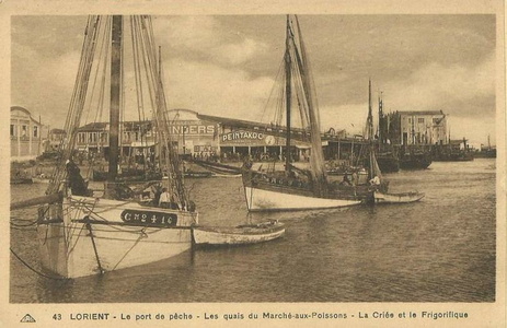 Lorient, le port de pêche. Les quais du marché au poisson. La criée et le Frigorifique.