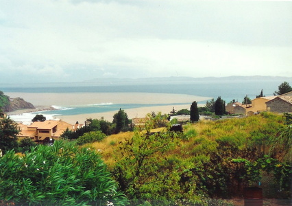 Notre vue de la terrasse vers la plage du Pradon