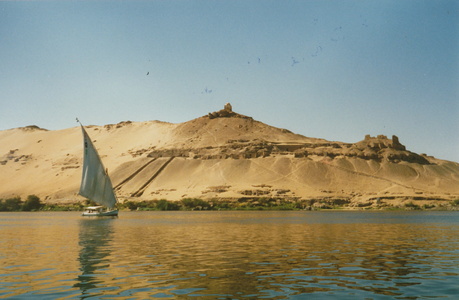 Le mausolée de l'Aga Khan vu depuis le Nil