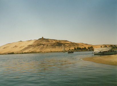 Le mausolée de l'Aga Khan vu depuis le Nil - Assouan
