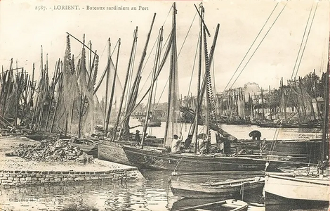 Lorient Bateaux sardiniers au port