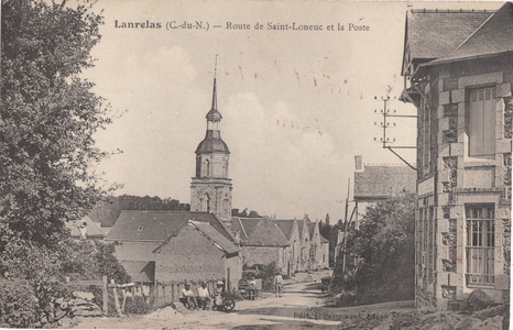 Lanrelas - Route de Saint-Loneuc et la poste