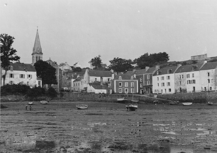 Sauzon - Le Port à marée basse vers 1950