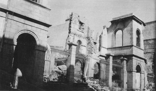 Lorient 1944 apres les bombardements Entree de la mairie