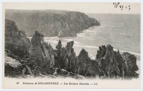 Environs de Douarnenez - Les rochers dentelés
