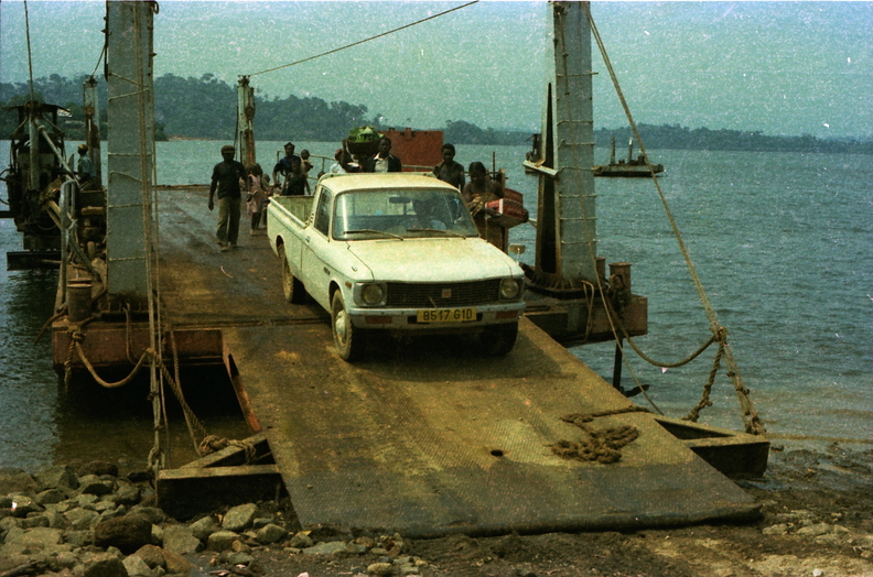 Le pick-up Honda de 1981 au bac de Tchibanga vers Ndende 