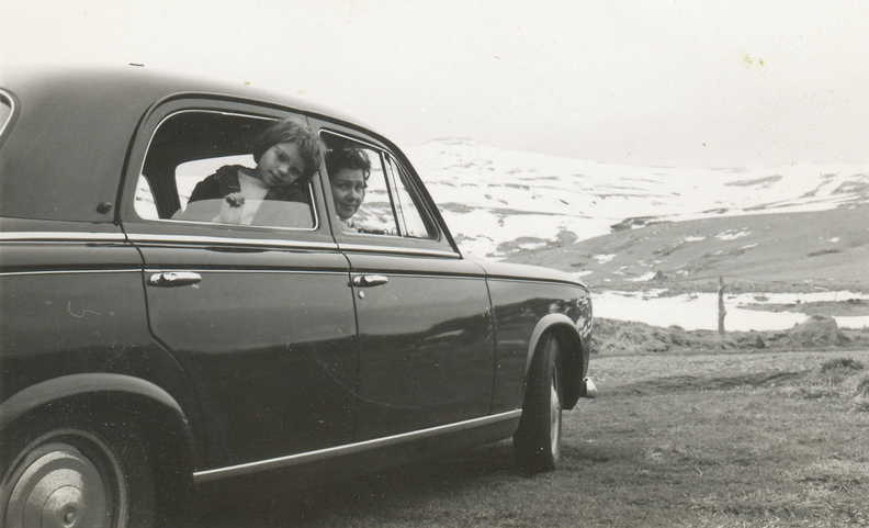 Catherine et sa grand-mère Suzanne en 1958 en 403