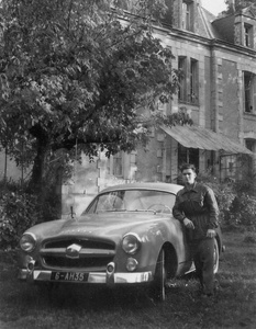 Daniel Chauvigné et la Ford Comète des Biard vers 1952 à Coulombiers