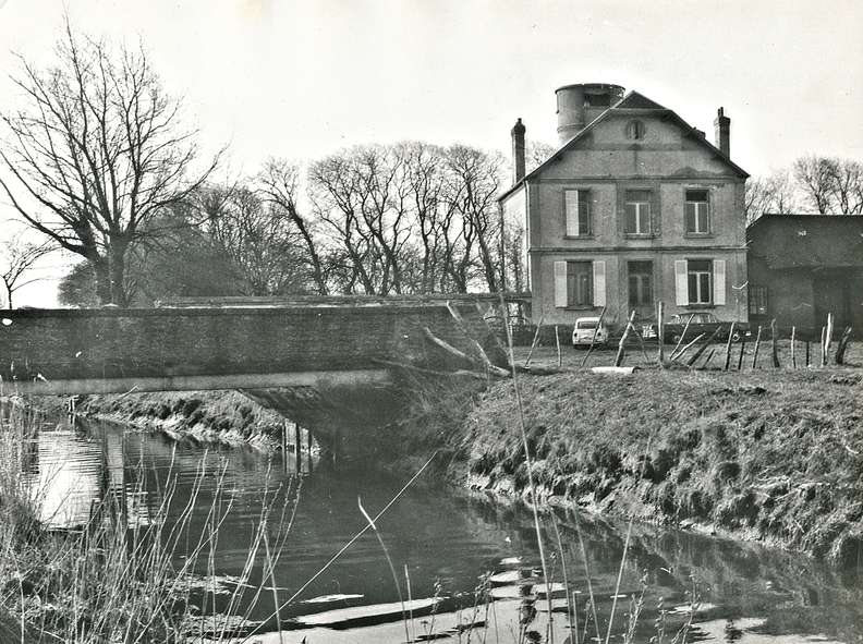 Le_canal_le_pont_la_maison_1974.jpg