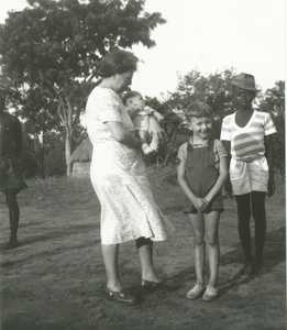 1945 Wayombo Germaine Francis Bernard et son boy