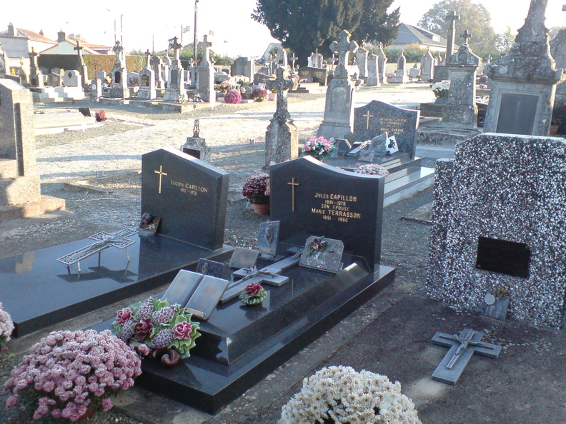 2007_coulombiers_cimetière1.JPG