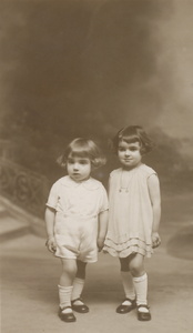 Robert et Ginette vers 1930