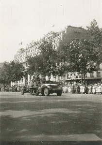 Défilé de la Libération sur les Champs-Élysées
