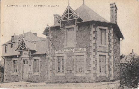 Lanrelas - La poste et la mairie
