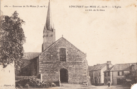 Loscouët-sur-Meu - Devant l'église