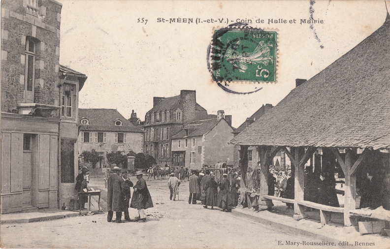 Saint-Meen-le-Grand_Coin_de_halle_et_mairie.jpg