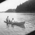 Kop et René sur la périssoire - Rivière d'Auray vers 1950