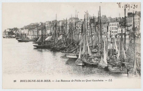 Boulogne-sur-Mer - Les bateaux de pêche qu quai Gambetta