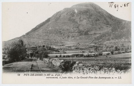 Puy-de-Dôme (1.467 m d'altitude) - Surnommé "Le grand-père des Auvergnats"