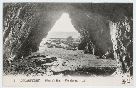 Douarnenez - Plage du Ritz - Une grotte