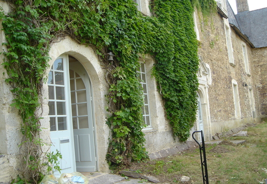 Manoir de Saint-Armel du temps de la vigne vierge - La porte d'entrée